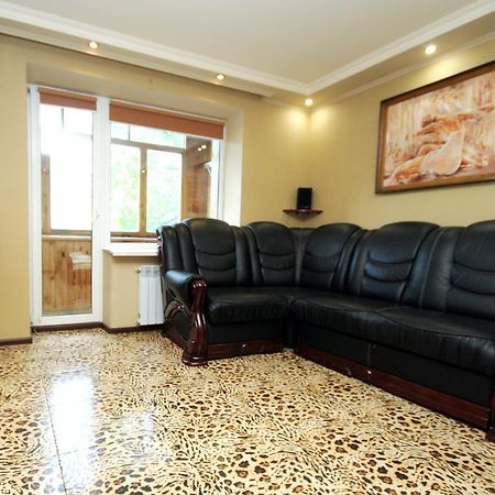 Pechersk Apartment In Kiev Center Стая снимка
